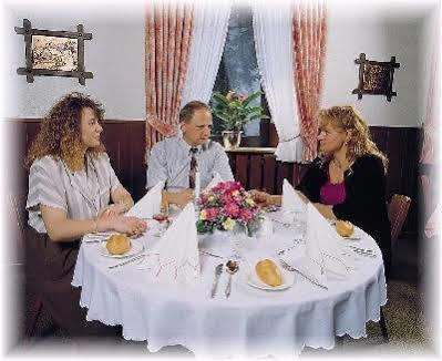 Hosser's Hotel Restaurant Idar-Oberstein Buitenkant foto